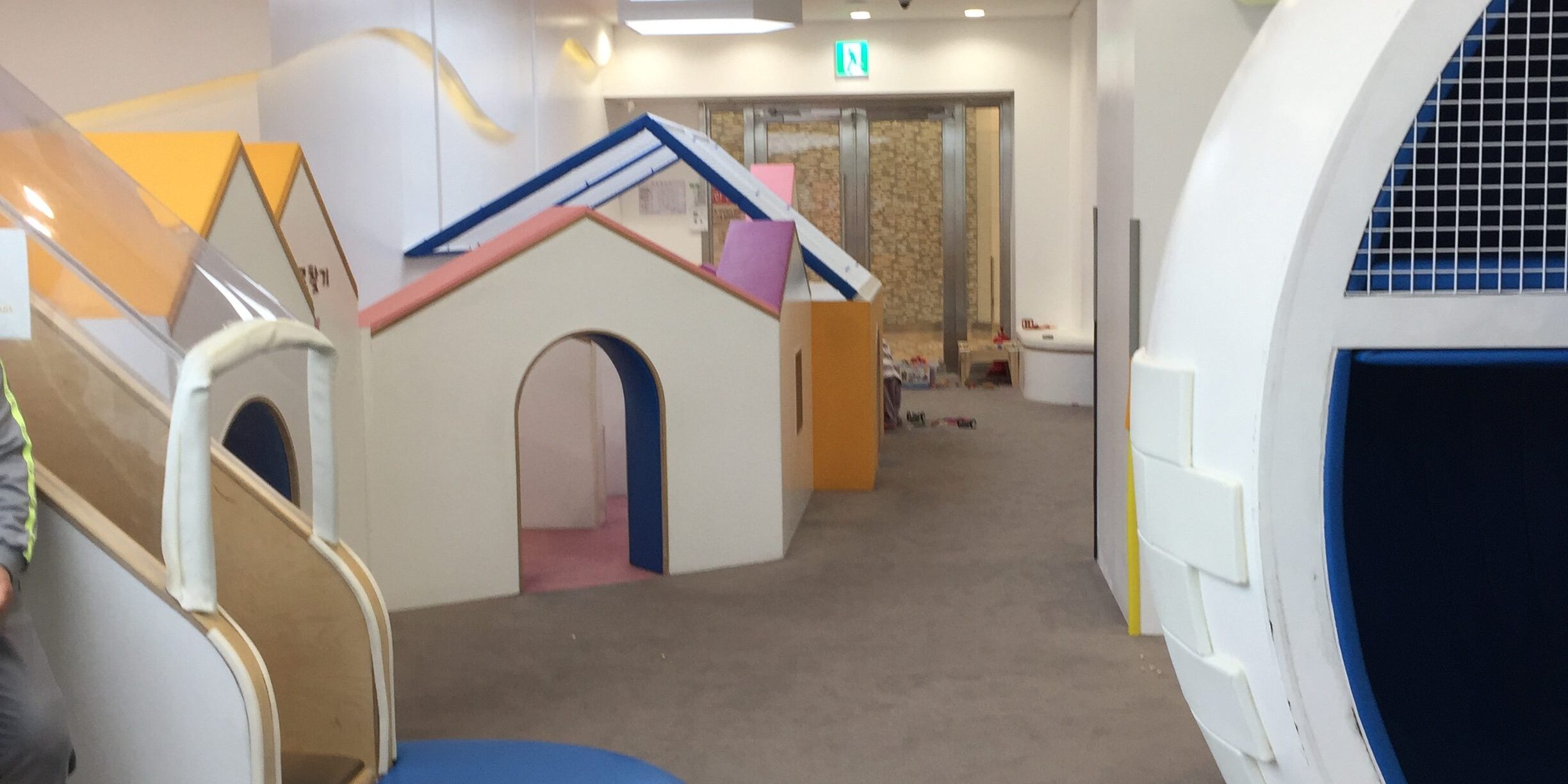 Pororo lounge toddler kids cafe seoul Pororo lounge toddler kids cafe seoul
