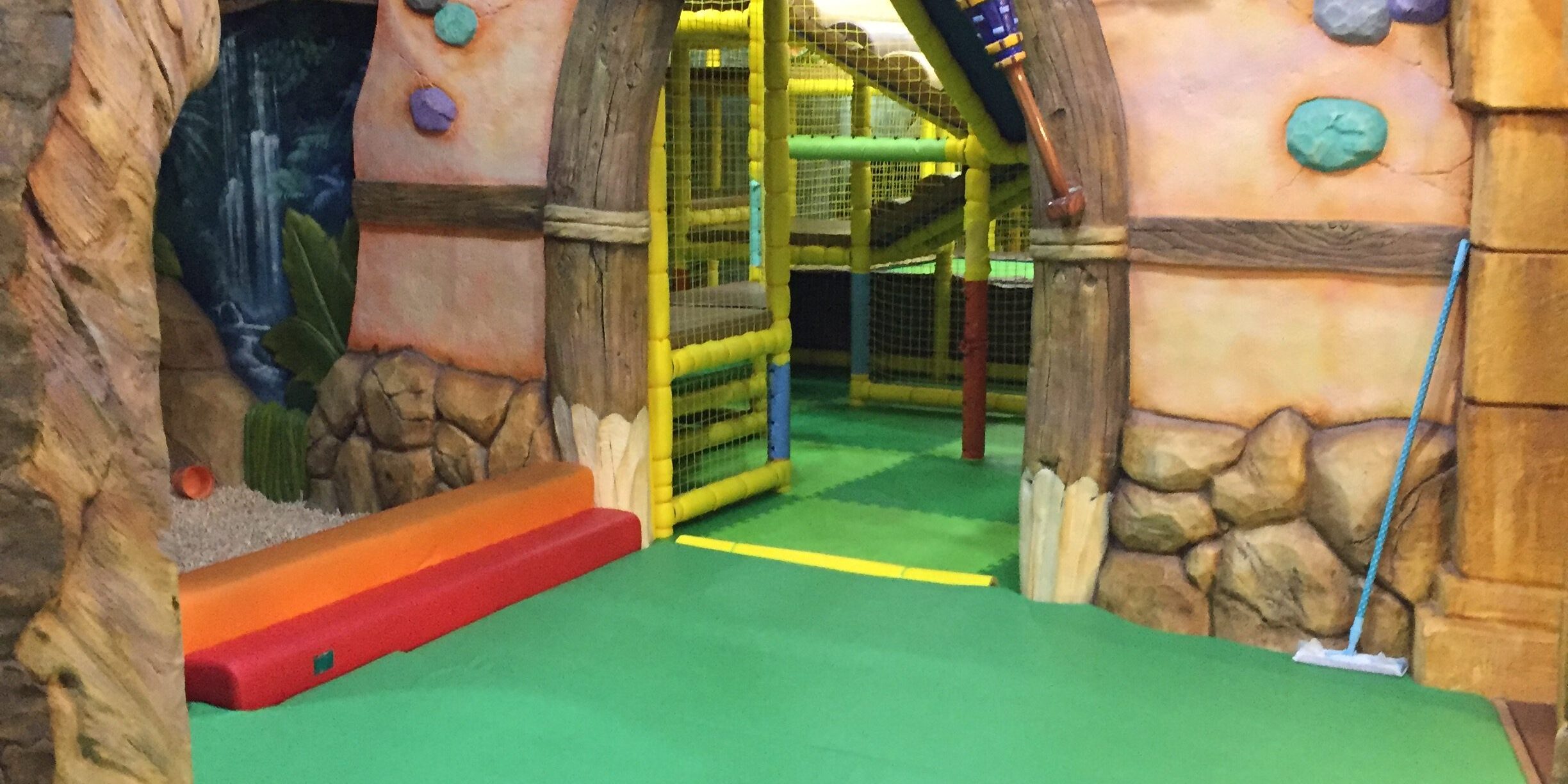 Entrance to the jungle maze at Jungle Kids cafe