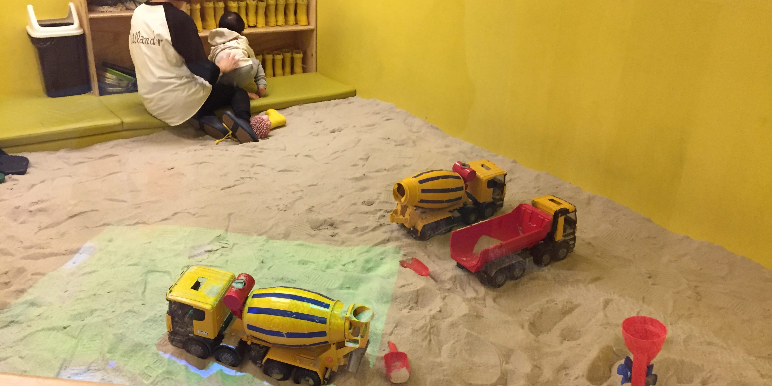 Indoor kids cafe sandpit Seoul