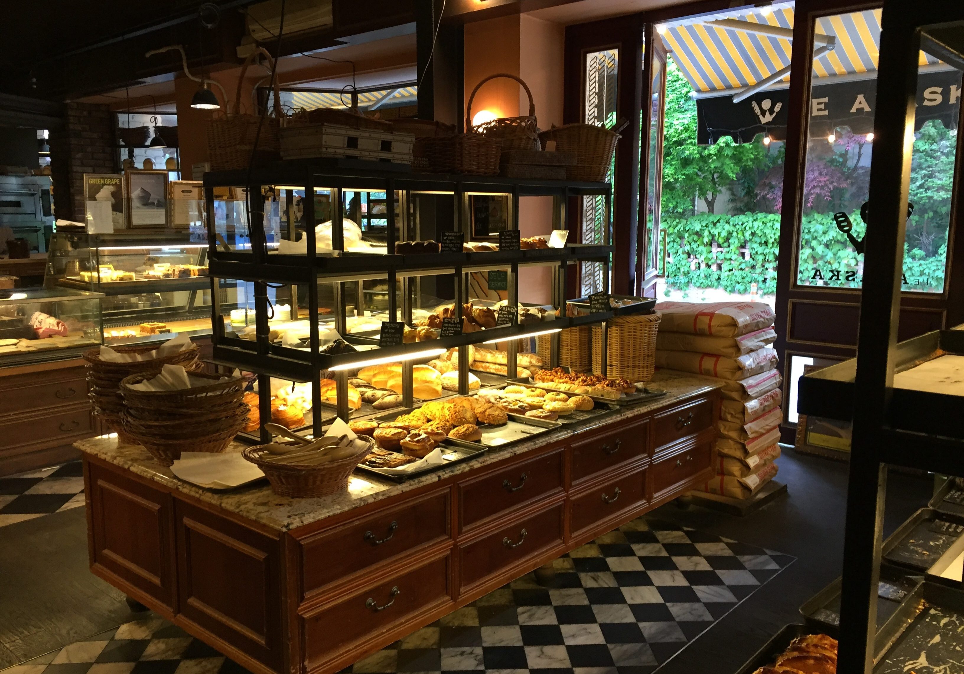 Le Alaska Bakery at Garosu-gil, Seoul